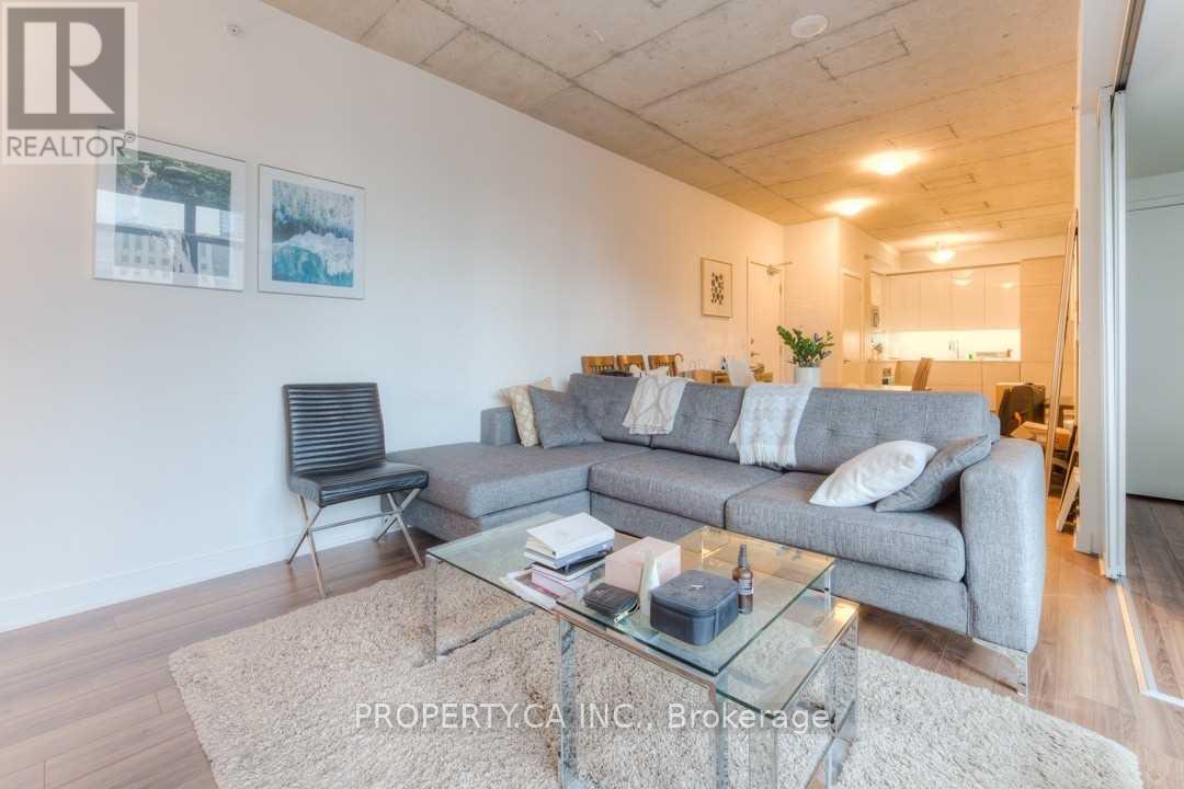 1414 - 210 Simcoe Street, Toronto (University), Ontario  M5T 0A9 - Photo 2 - C12787184
