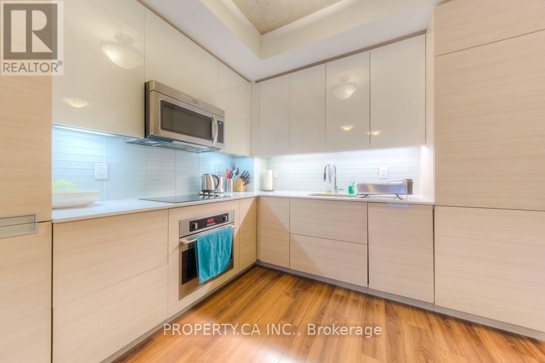 1414 - 210 Simcoe Street, Toronto (University), Ontario  M5T 0A9 - Photo 6 - C12787184