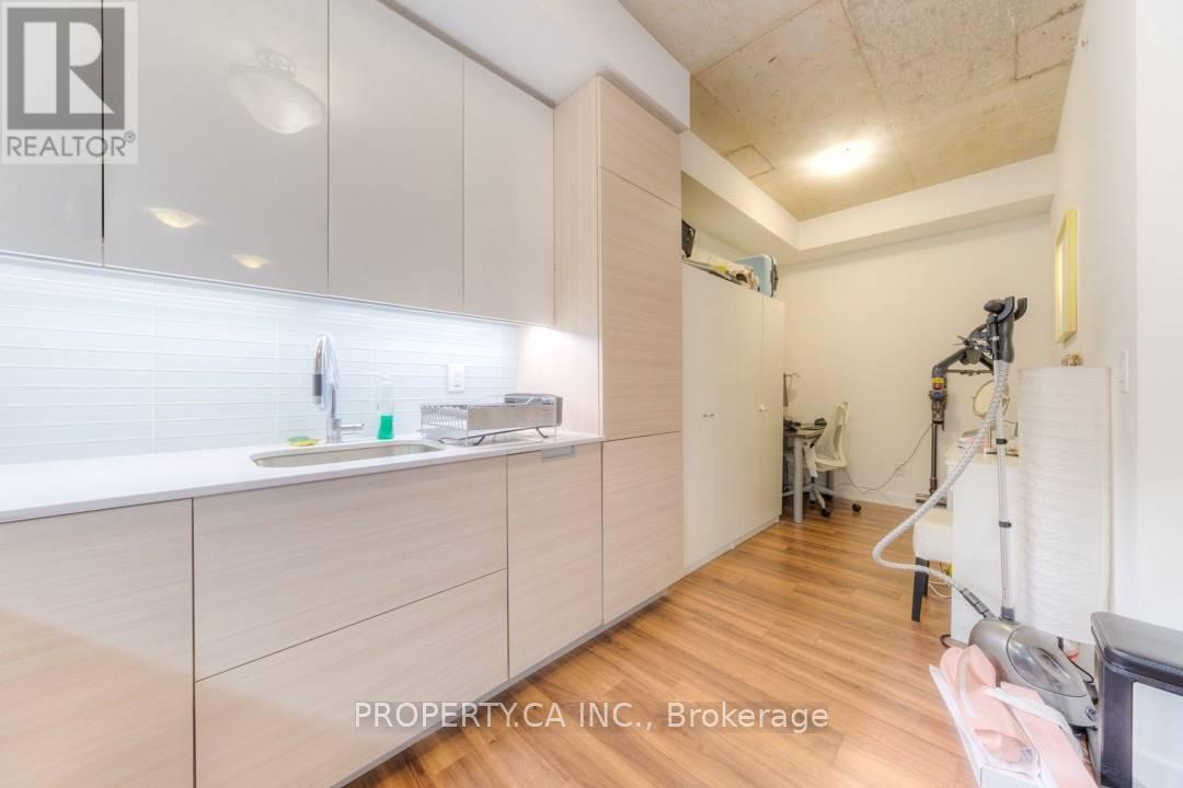 1414 - 210 Simcoe Street, Toronto (University), Ontario  M5T 0A9 - Photo 7 - C12787184