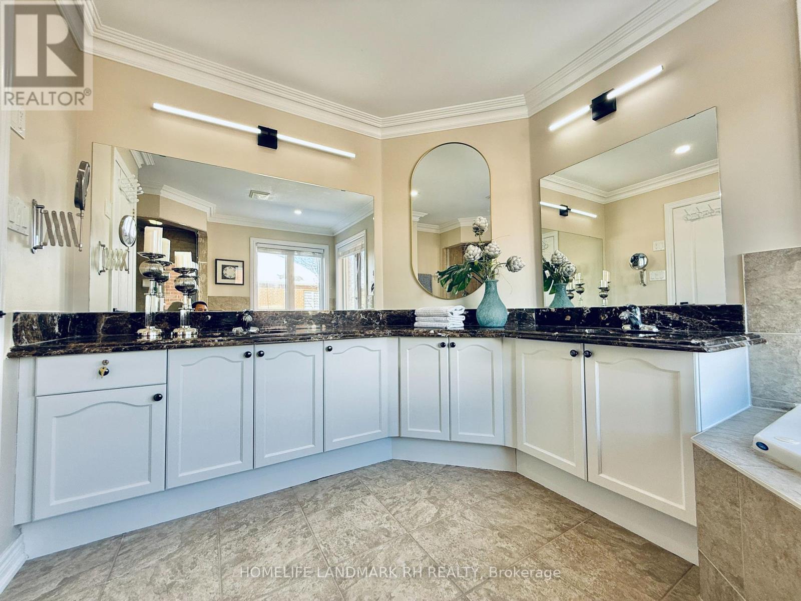 26 Jacobi Court, Vaughan (Patterson), Ontario  L4J 9H8 - Photo 9 - N12787000