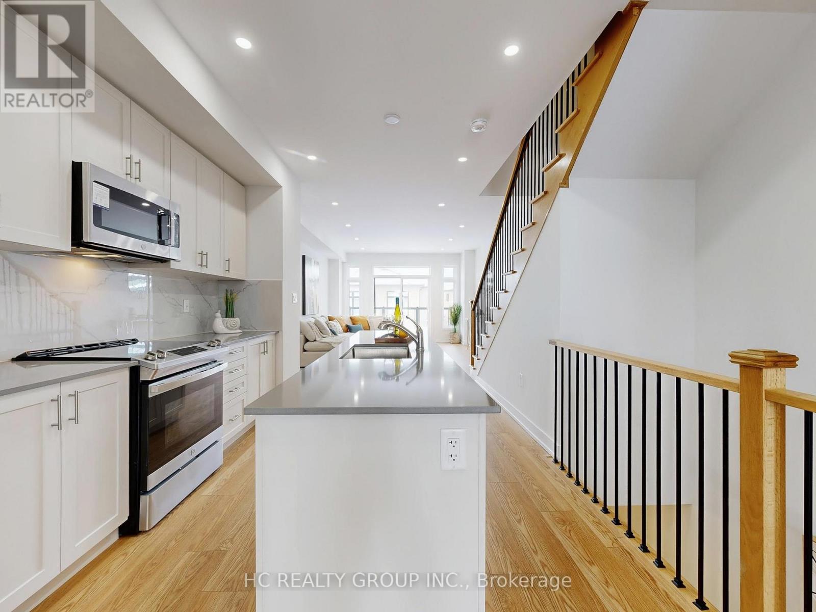 1810 Donald Cousens Parkway, Markham (Cornell), Ontario  L6B 0V5 - Photo 9 - N12787014