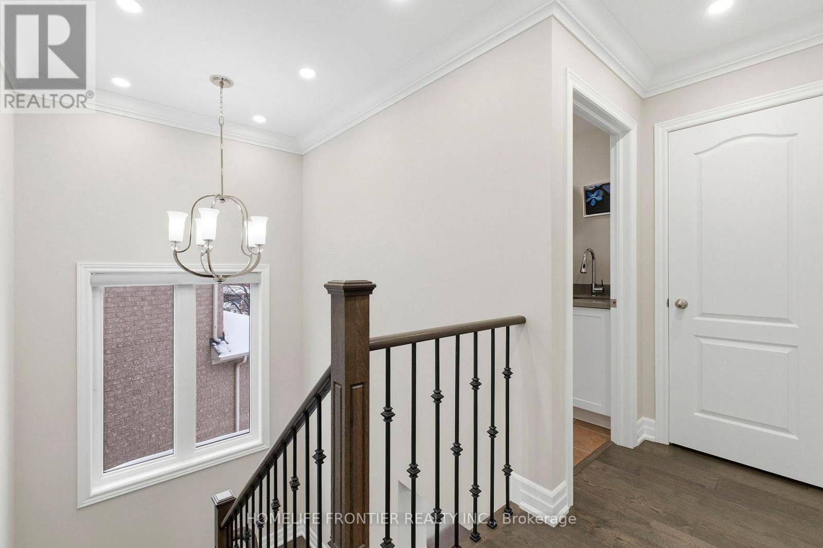 107 Mynden Way, Newmarket (Woodland Hill), Ontario  L3X 3B7 - Photo 17 - N12787140