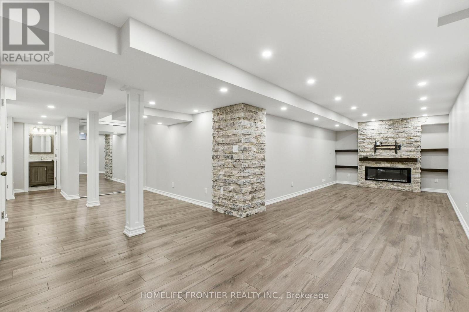 107 Mynden Way, Newmarket (Woodland Hill), Ontario  L3X 3B7 - Photo 30 - N12787140