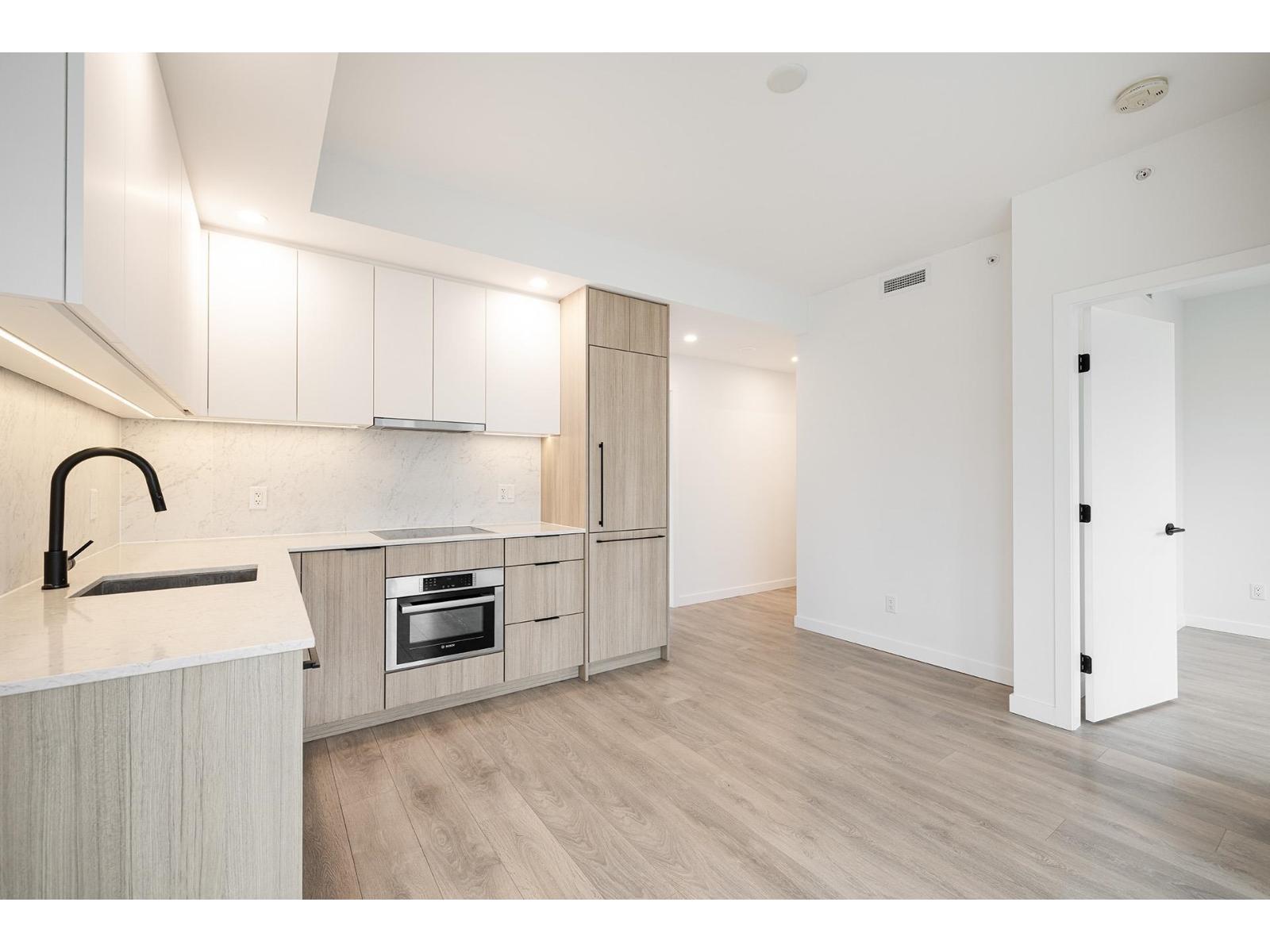 202 13685 102 AVENUE, Surrey, British Columbia