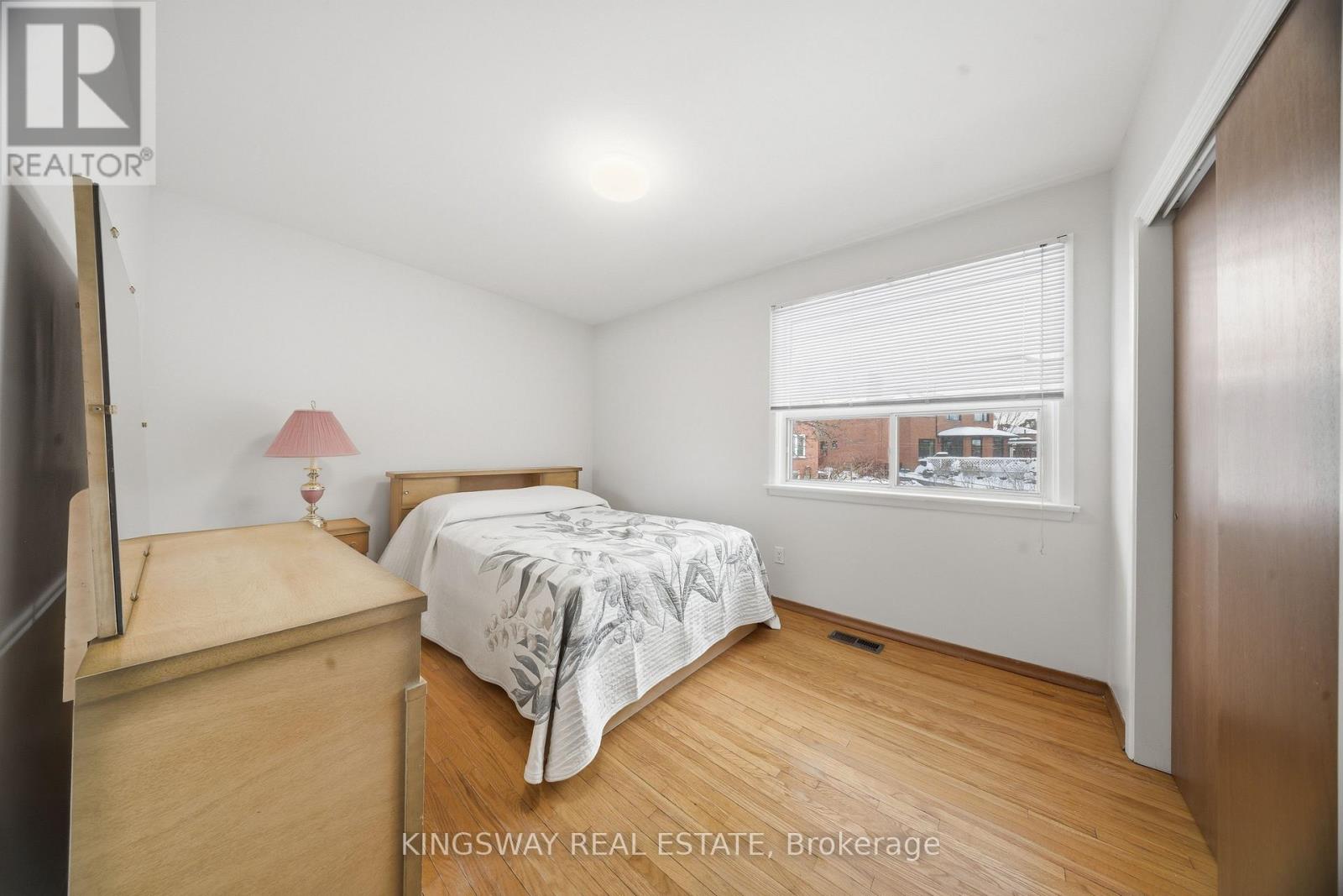 163 Floradale Drive, Mississauga, Ontario  L5B 1G2 - Photo 13 - W12750544