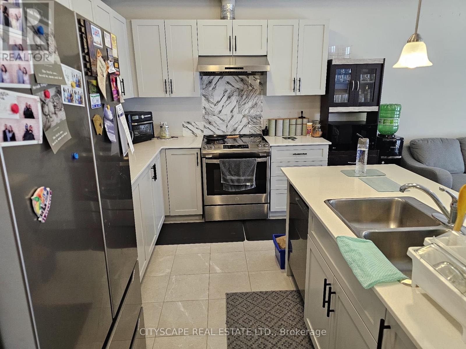 25 Braida Lane, Halton Hills, Ontario  L7J 0B7 - Photo 8 - W12786336