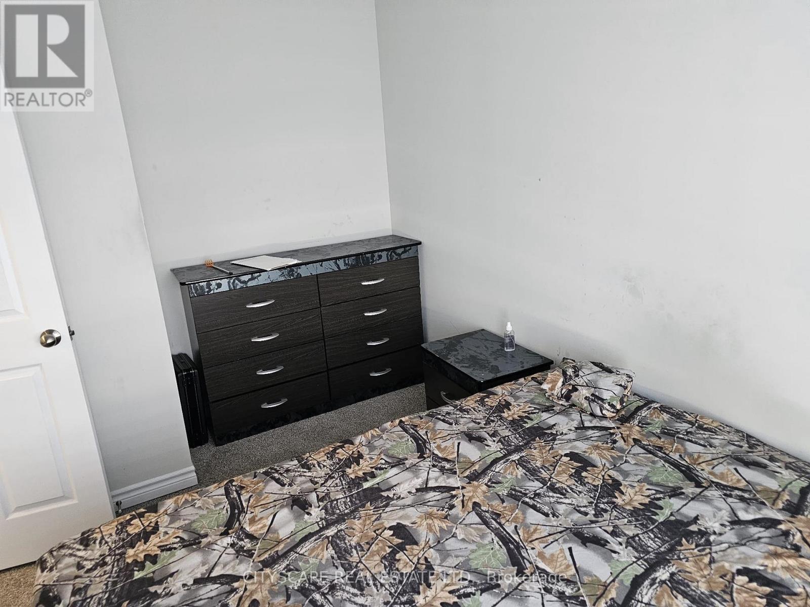 25 Braida Lane, Halton Hills, Ontario  L7J 0B7 - Photo 6 - W12786336