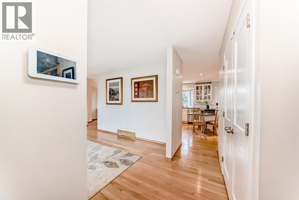 3707 37 Street Nw, Calgary, Alberta  T2L 2J2 - Photo 6 - A2286097