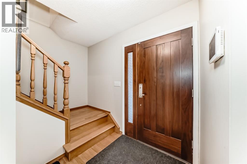 3707 37 Street Nw, Calgary, Alberta  T2L 2J2 - Photo 4 - A2286097