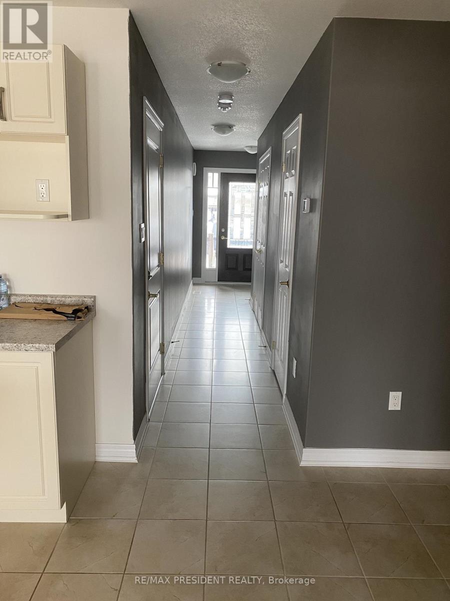 37 Winterton Court W, Orangeville, Ontario  L9W 5H8 - Photo 3 - W12787012