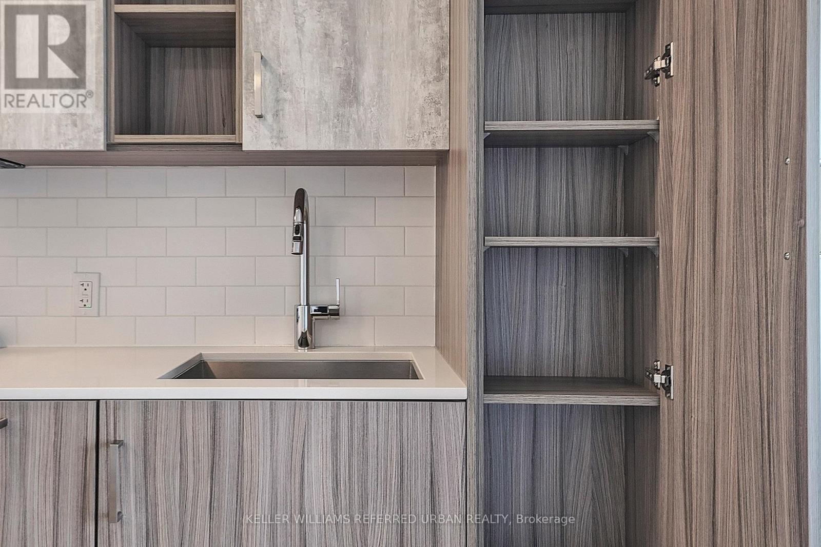 711 - 251 Manitoba Street, Toronto, Ontario  M8Y 0C7 - Photo 7 - W12787122