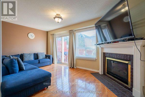 3873 Densbury Drive, Mississauga, Ontario  L5N 6Y9 - Photo 18 - W12787134