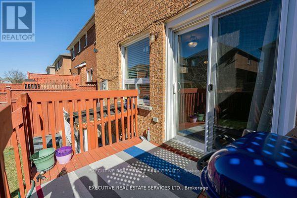 3873 Densbury Drive, Mississauga, Ontario  L5N 6Y9 - Photo 22 - W12787134