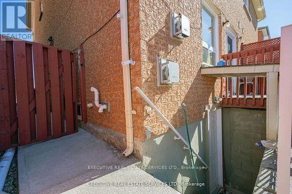 3873 Densbury Drive, Mississauga, Ontario  L5N 6Y9 - Photo 26 - W12787134