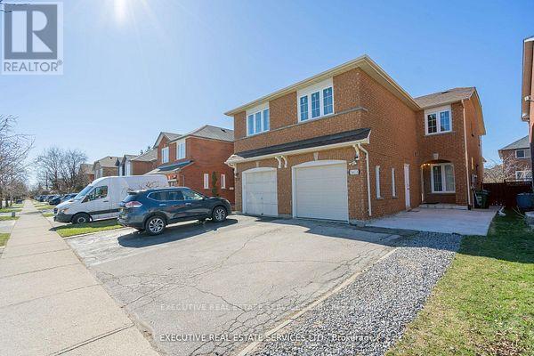 3873 Densbury Drive, Mississauga, Ontario  L5N 6Y9 - Photo 6 - W12787134