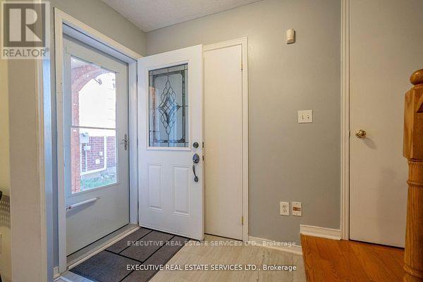 3873 Densbury Drive, Mississauga, Ontario  L5N 6Y9 - Photo 8 - W12787134