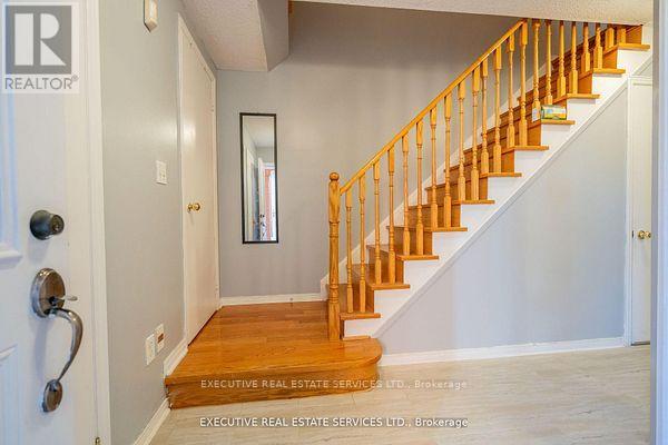 3873 Densbury Drive, Mississauga, Ontario  L5N 6Y9 - Photo 9 - W12787134