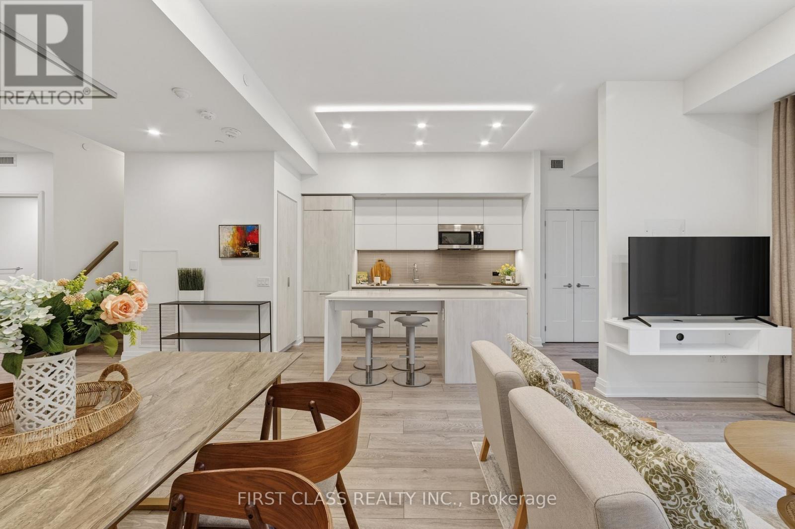 Th05 - 21 Park Street E, Mississauga, Ontario  L5G 0C2 - Photo 12 - W12787162