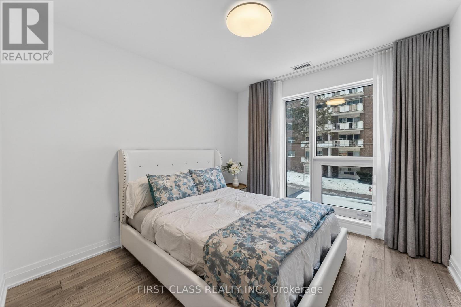 Th05 - 21 Park Street E, Mississauga, Ontario  L5G 0C2 - Photo 25 - W12787162