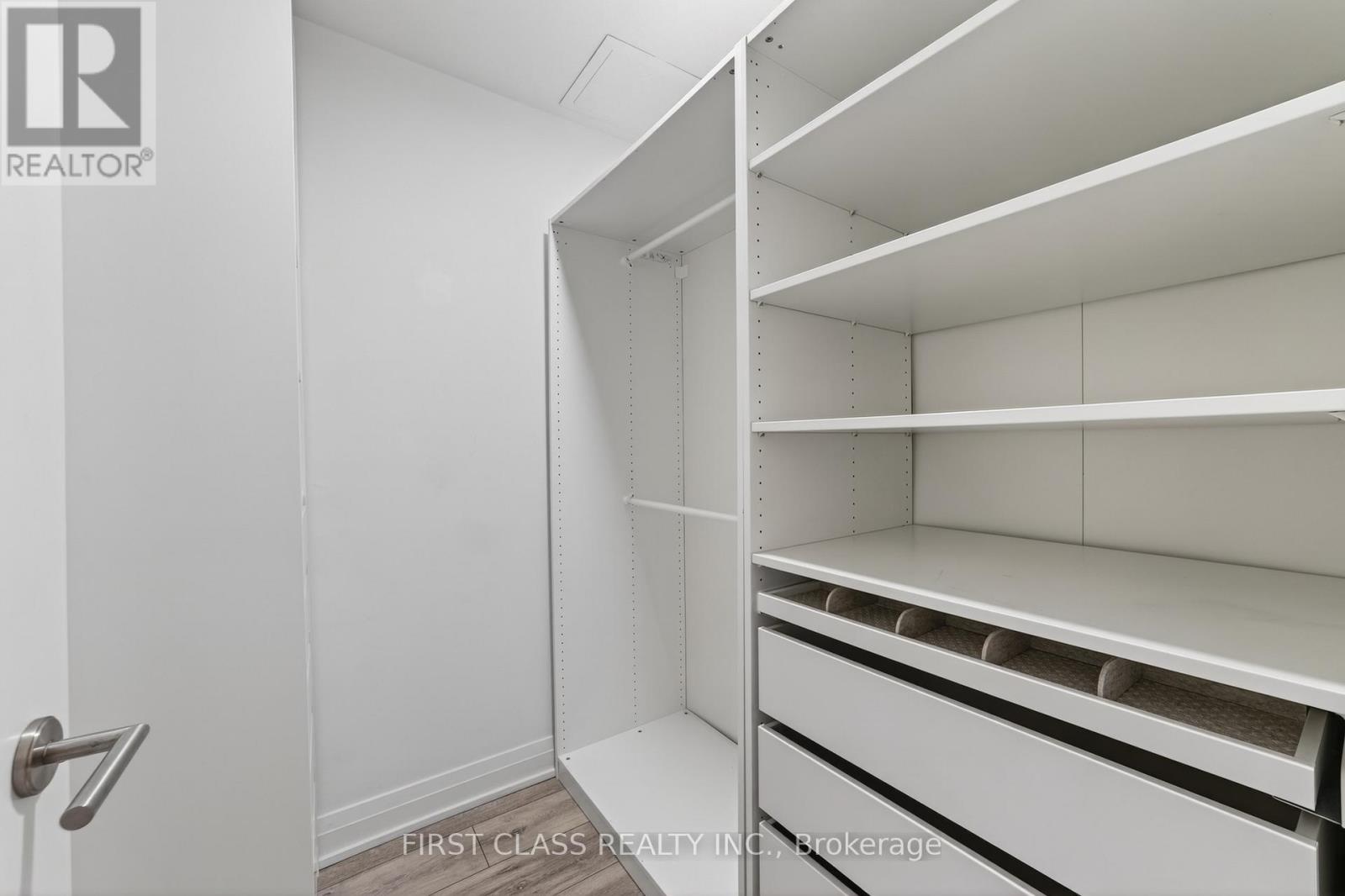 Th05 - 21 Park Street E, Mississauga, Ontario  L5G 0C2 - Photo 30 - W12787162