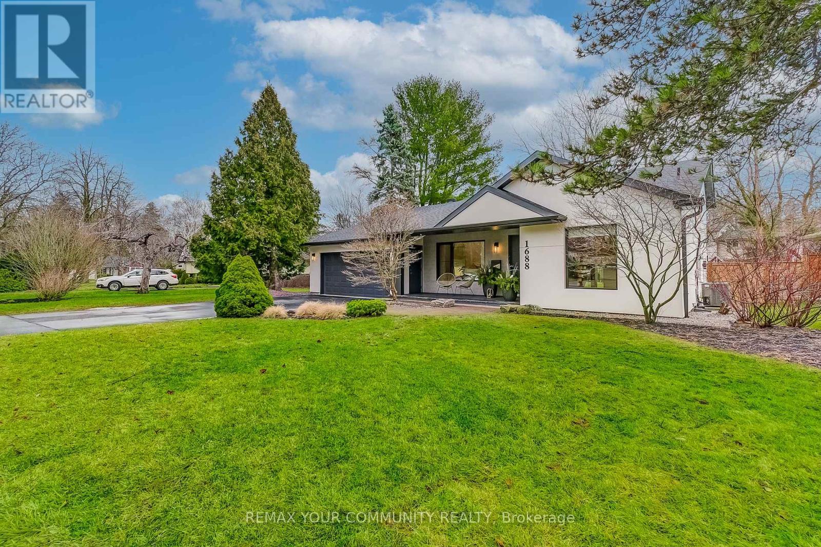 1688 Missenden Crescent, Mississauga, Ontario  L5J 2T4 - Photo 3 - W12787182