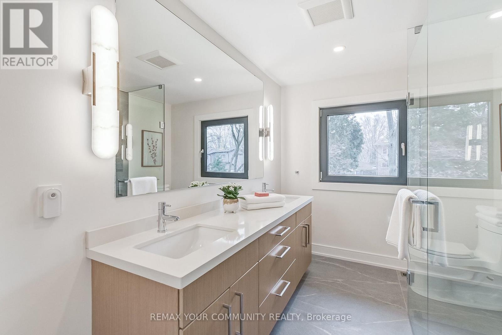 1688 Missenden Crescent, Mississauga, Ontario  L5J 2T4 - Photo 35 - W12787182