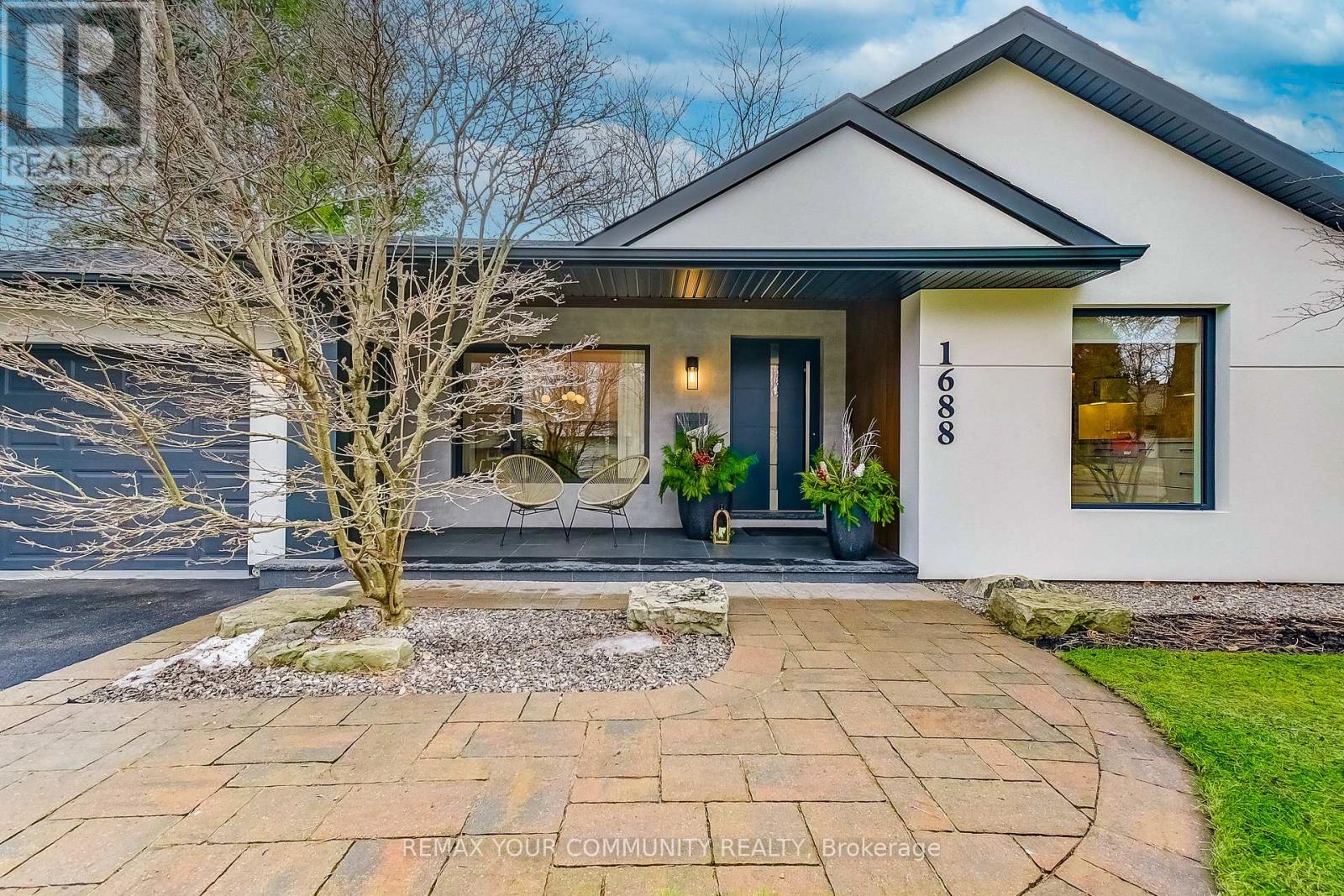 1688 Missenden Crescent, Mississauga, Ontario  L5J 2T4 - Photo 5 - W12787182