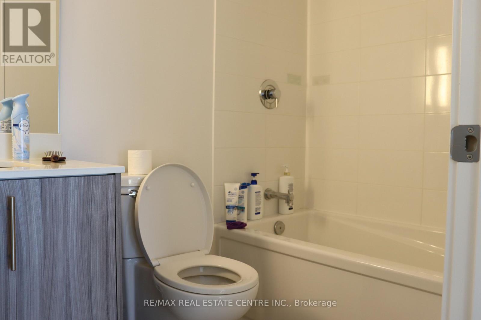 1208 - 225 Veterans Drive, Brampton, Ontario  L7A 5L7 - Photo 10 - W12787188