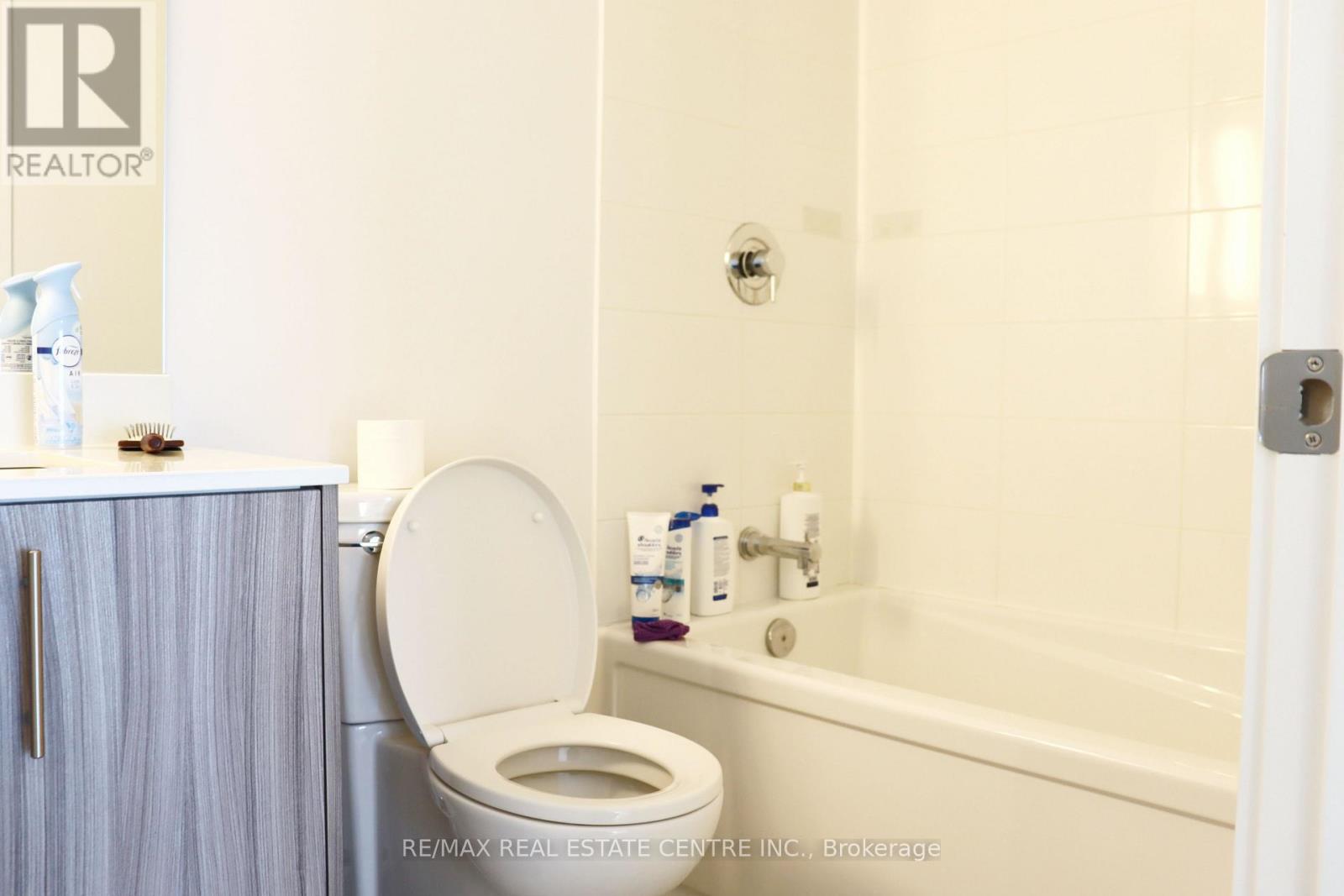 1208 - 225 Veterans Drive, Brampton, Ontario  L7A 5L7 - Photo 16 - W12787188