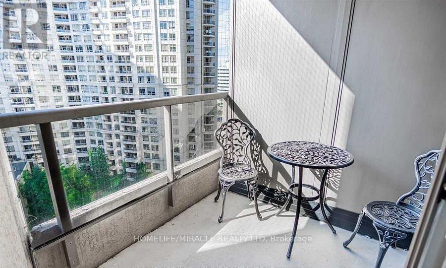 1401 - 3880 Duke Of York Boulevard, Mississauga, Ontario  L5B 4M7 - Photo 13 - W12787190