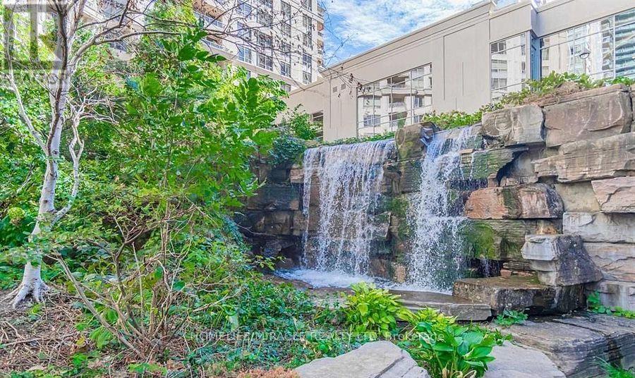 1401 - 3880 Duke Of York Boulevard, Mississauga, Ontario  L5B 4M7 - Photo 22 - W12787190