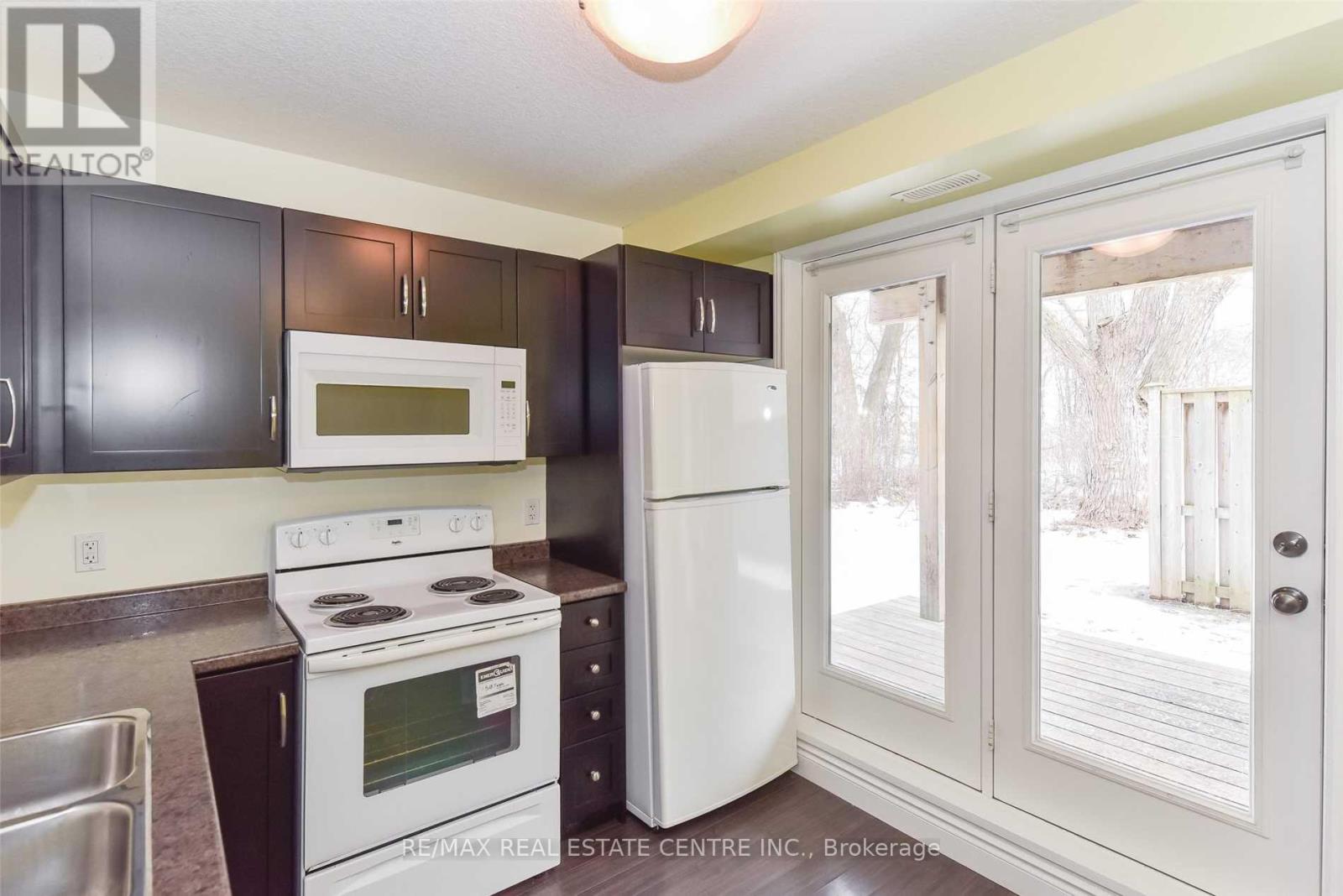 12b - 38 Howe Drive, Kitchener, Ontario  N2E 0E3 - Photo 3 - X12786992