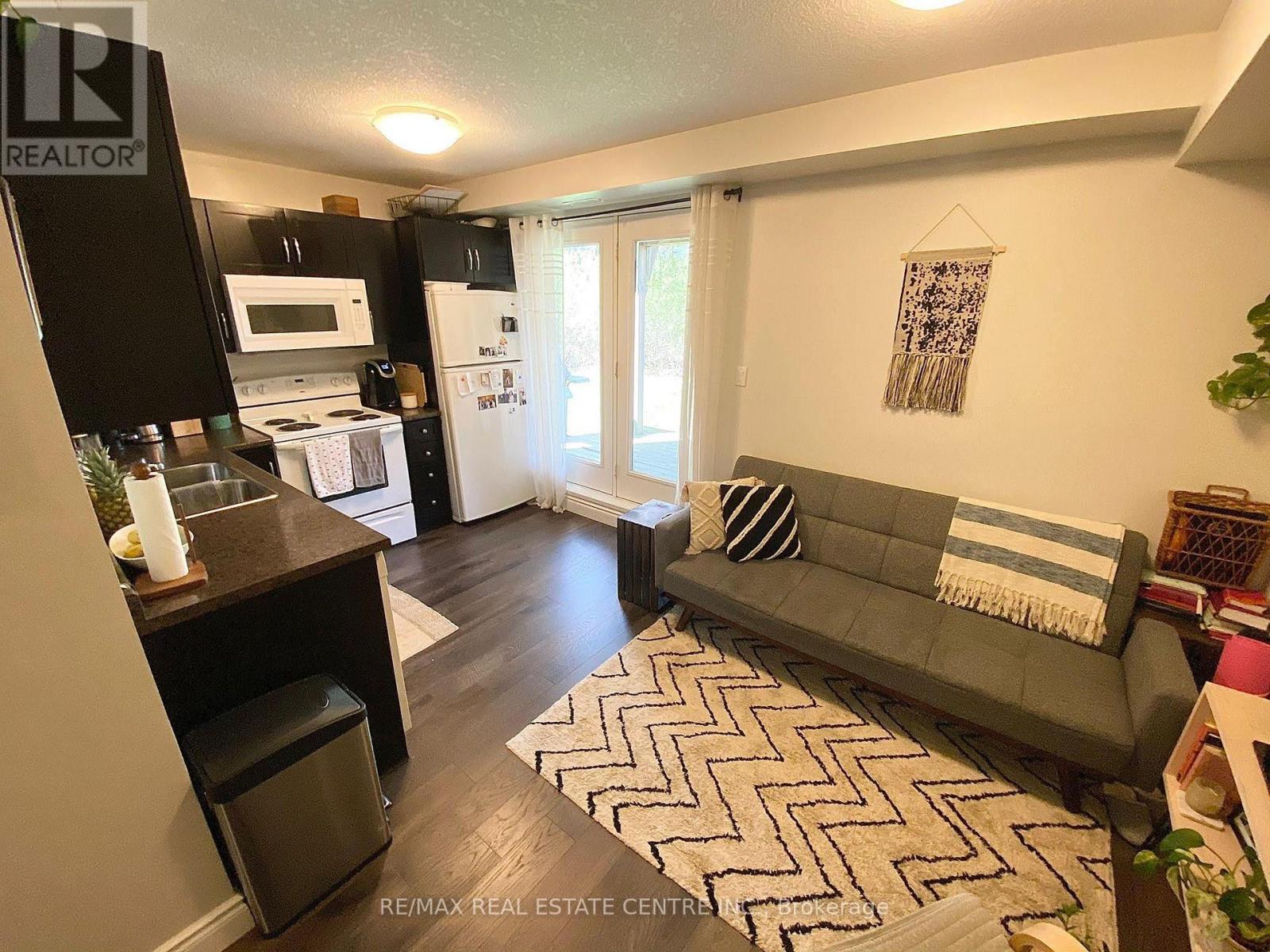 12b - 38 Howe Drive, Kitchener, Ontario  N2E 0E3 - Photo 4 - X12786992