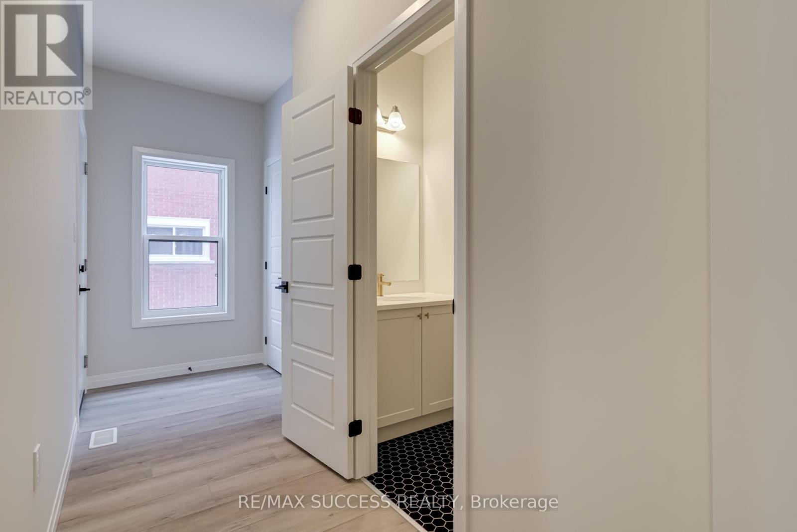 147 Siebert Avenue, Kitchener, Ontario  N2C 2M1 - Photo 18 - X12787038