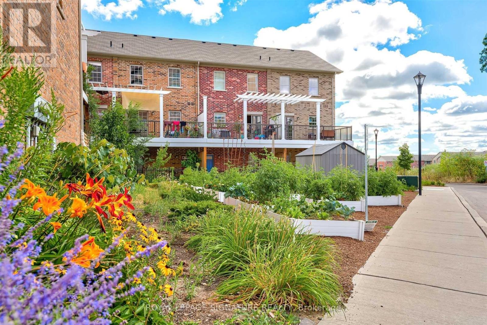 Upper - 16 Whitehaven Lane, Kitchener, Ontario  N2H 0B3 - Photo 23 - X12787172