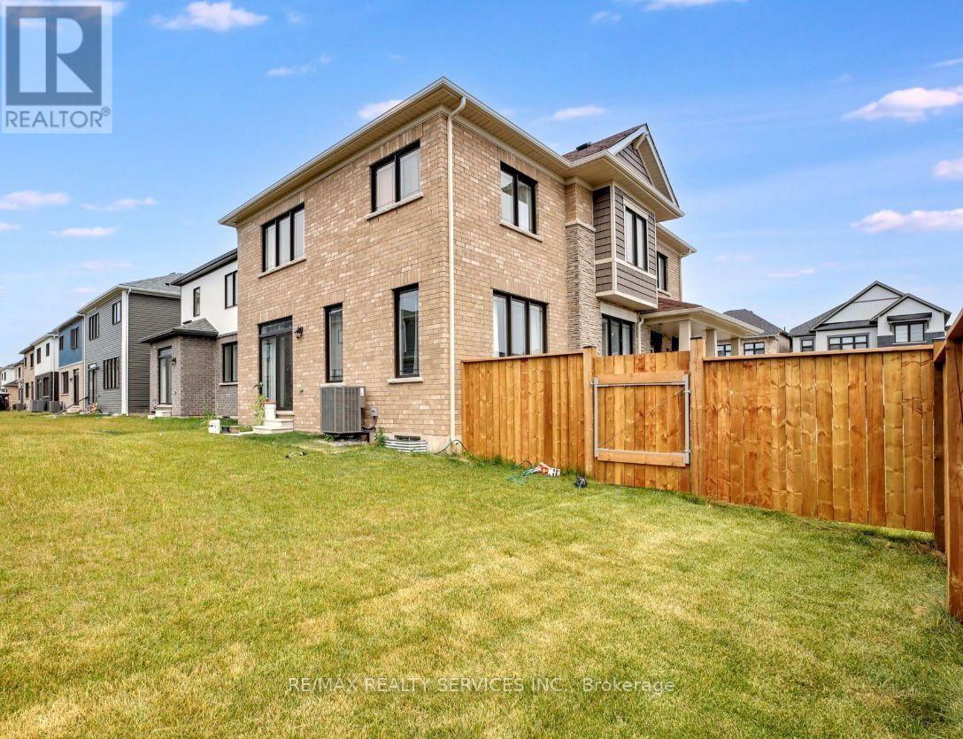 237 Eastbridge Avenue, Welland, Ontario  L3B 0M6 - Photo 11 - X12787198