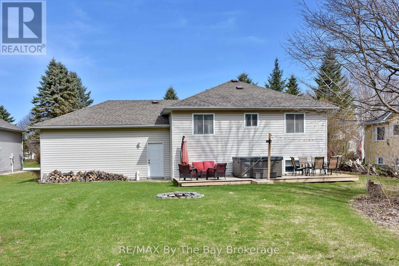 8 Pridham Court, Wasaga Beach, Ontario  L9Z 1M4 - Photo 4 - S12787216