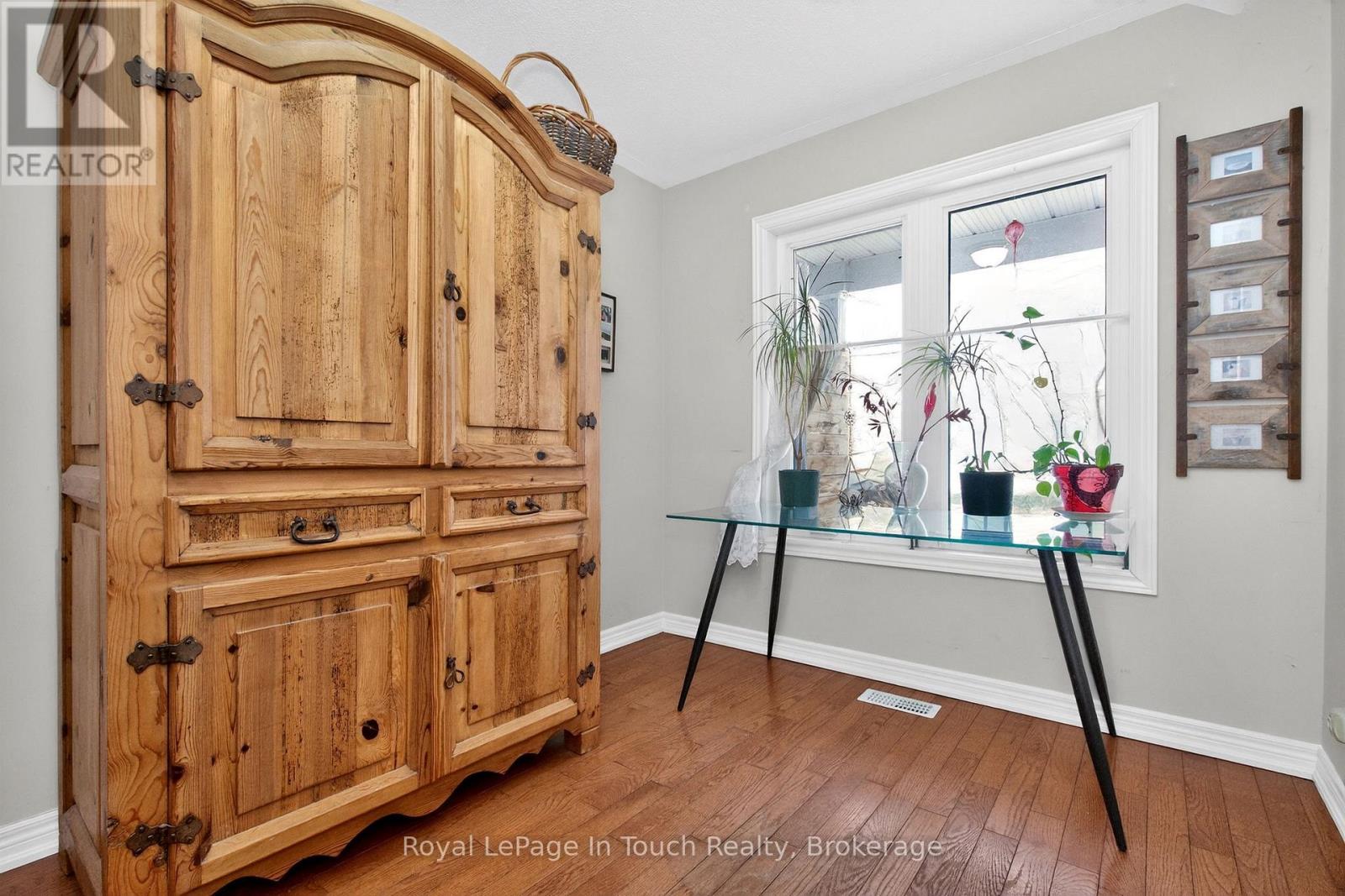 42 Owen Street, Penetanguishene, Ontario L9M 1M8 - Photo 10 - S12787254