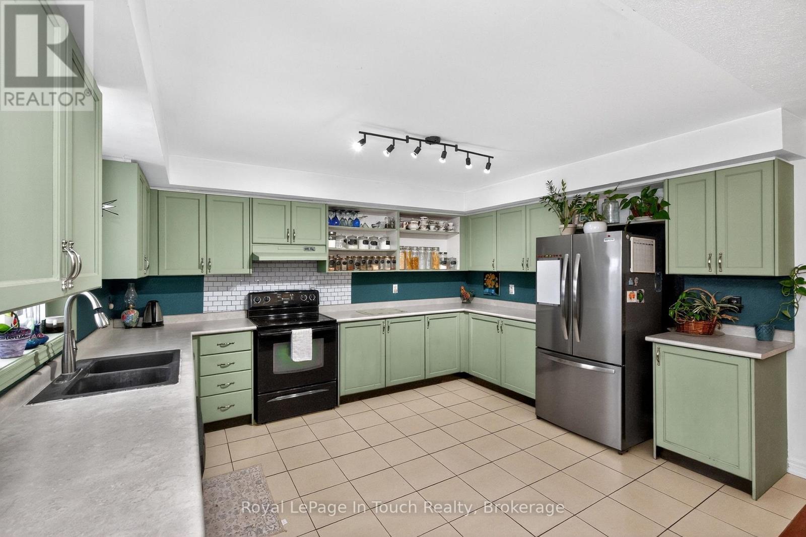 42 Owen Street, Penetanguishene, Ontario L9M 1M8 - Photo 13 - S12787254