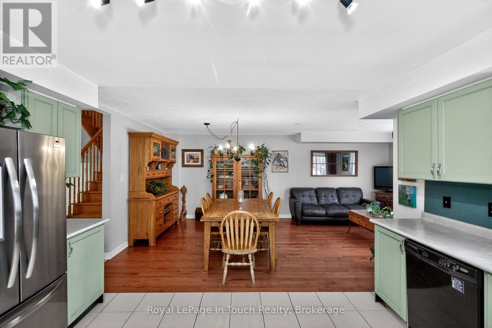 42 Owen Street, Penetanguishene, Ontario L9M 1M8 - Photo 14 - S12787254