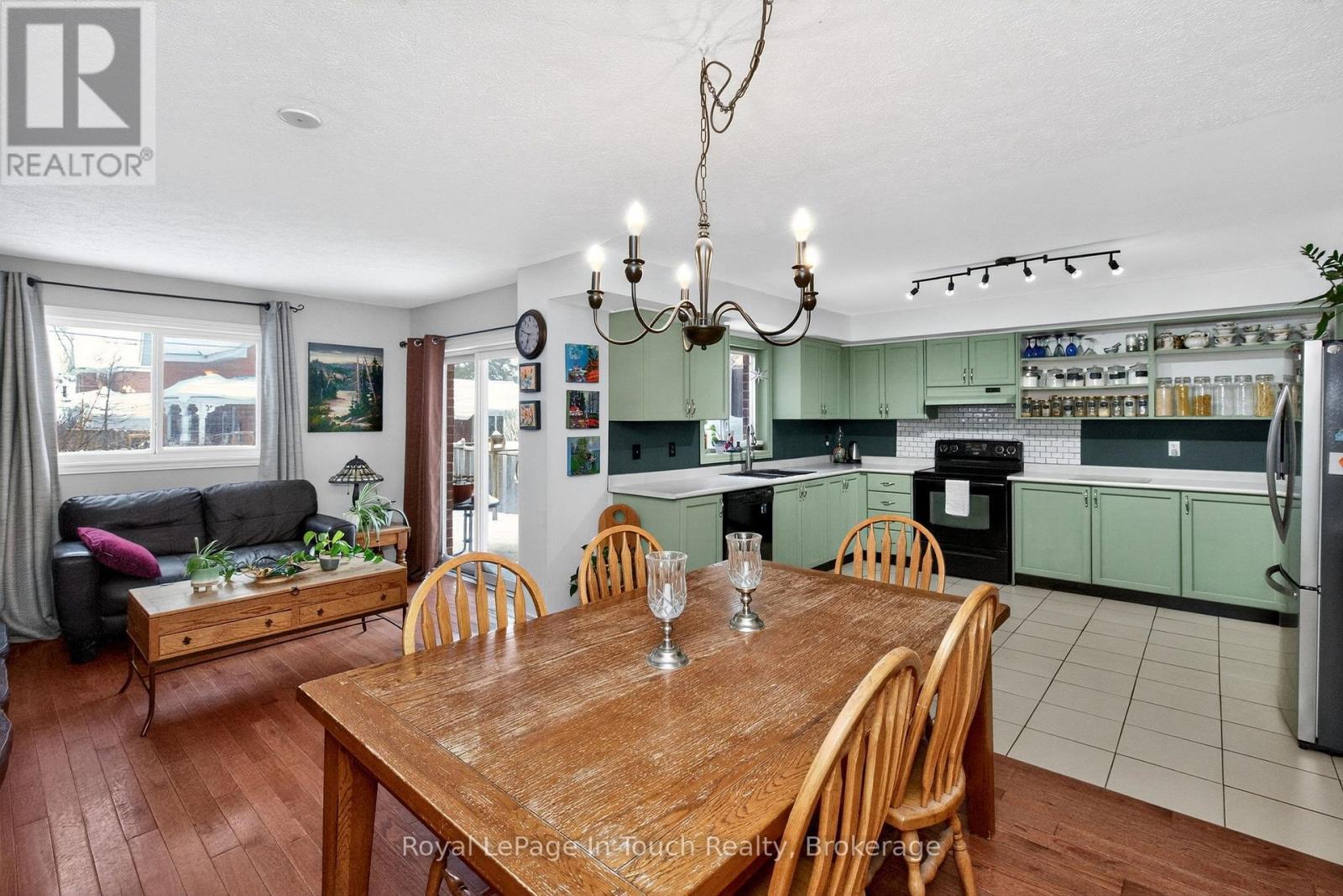 42 Owen Street, Penetanguishene, Ontario L9M 1M8 - Photo 17 - S12787254