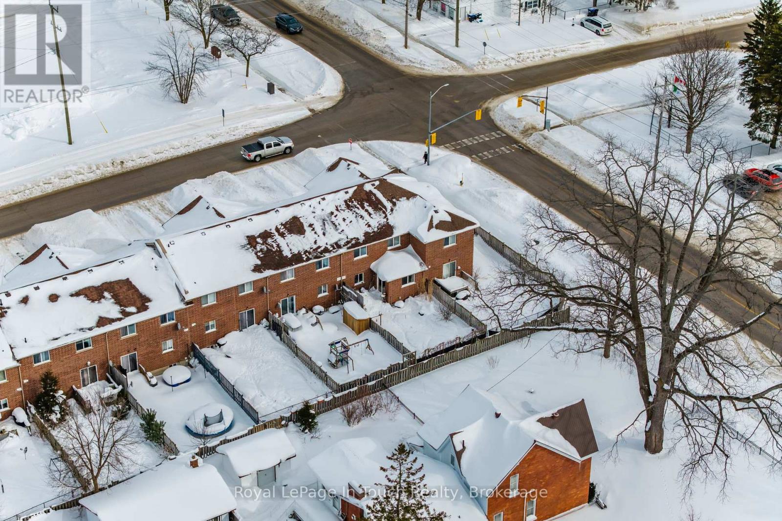 42 Owen Street, Penetanguishene, Ontario L9M 1M8 - Photo 4 - S12787254