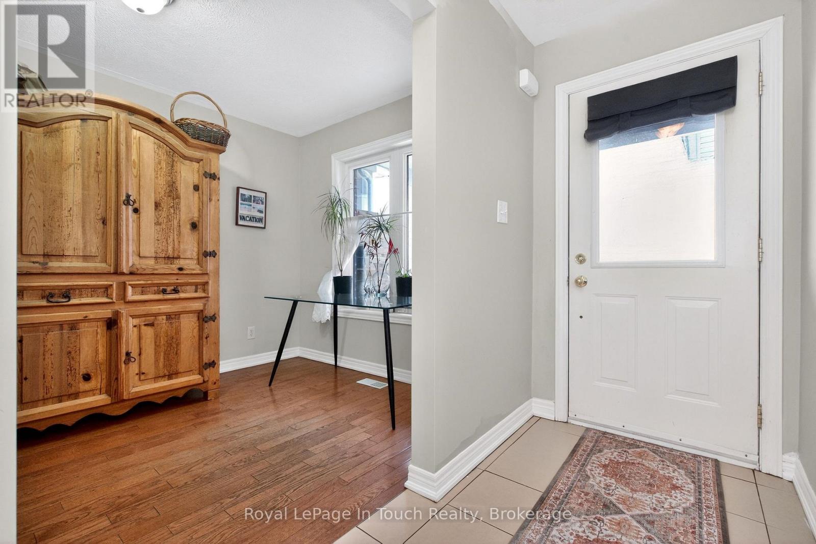 42 Owen Street, Penetanguishene, Ontario L9M 1M8 - Photo 9 - S12787254