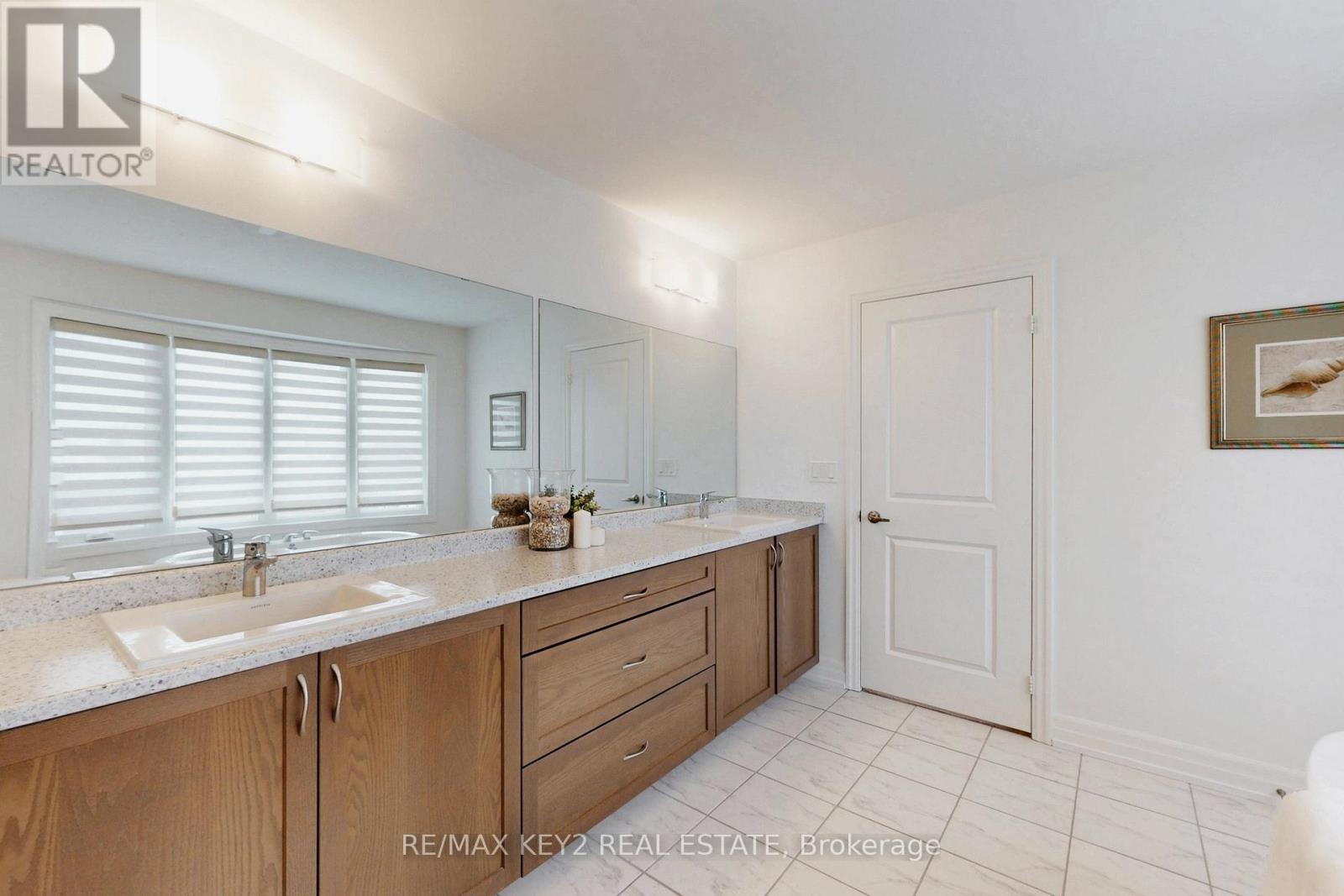 75 Pear Blossom Way, East Gwillimbury, Ontario  L9N 0T3 - Photo 24 - N12786782