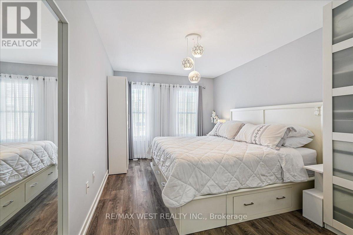 148 - 80 Parrotta Drive, Toronto, Ontario  M9M 0E6 - Photo 14 - W12735038