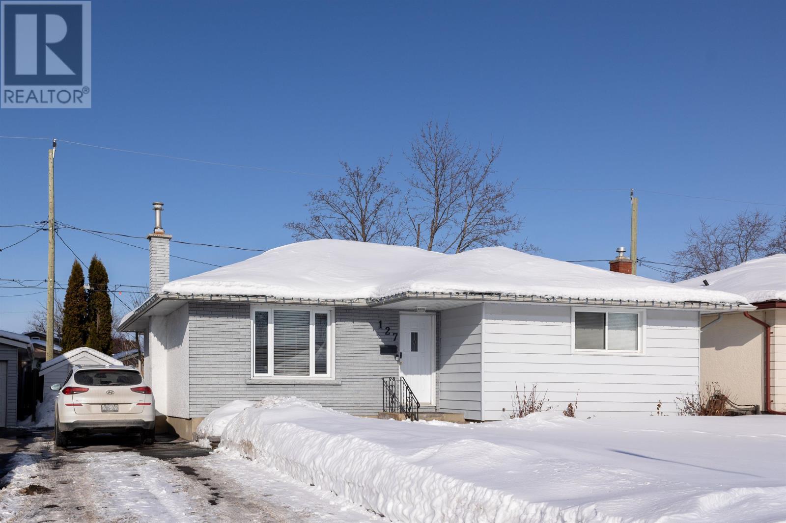 127 Elmwood Cres, Thunder Bay, Ontario  P7E 6A6 - Photo 2 - TB2600234