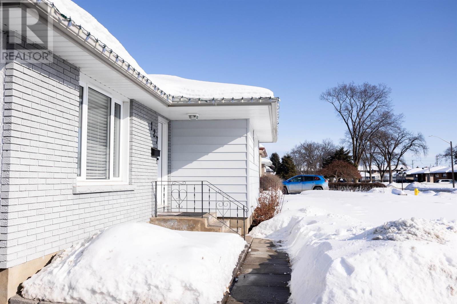 127 Elmwood Cres, Thunder Bay, Ontario  P7E 6A6 - Photo 3 - TB2600234