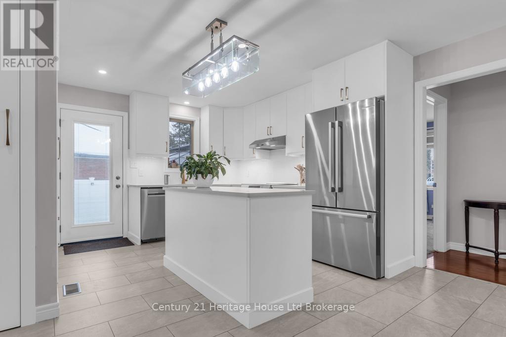 21 St Michaels Street, Norfolk, Ontario  N4B 3C8 - Photo 11 - X12787250