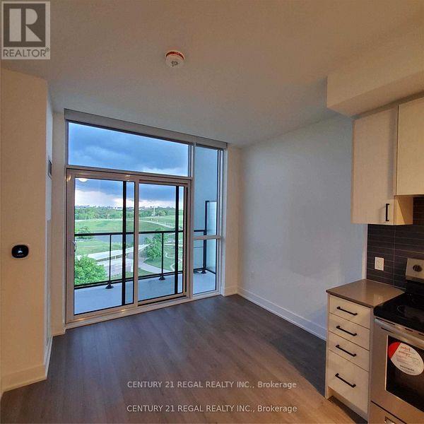 722 - 60 George Butchart Drive, Toronto, Ontario  M3K 0E1 - Photo 4 - W12785786