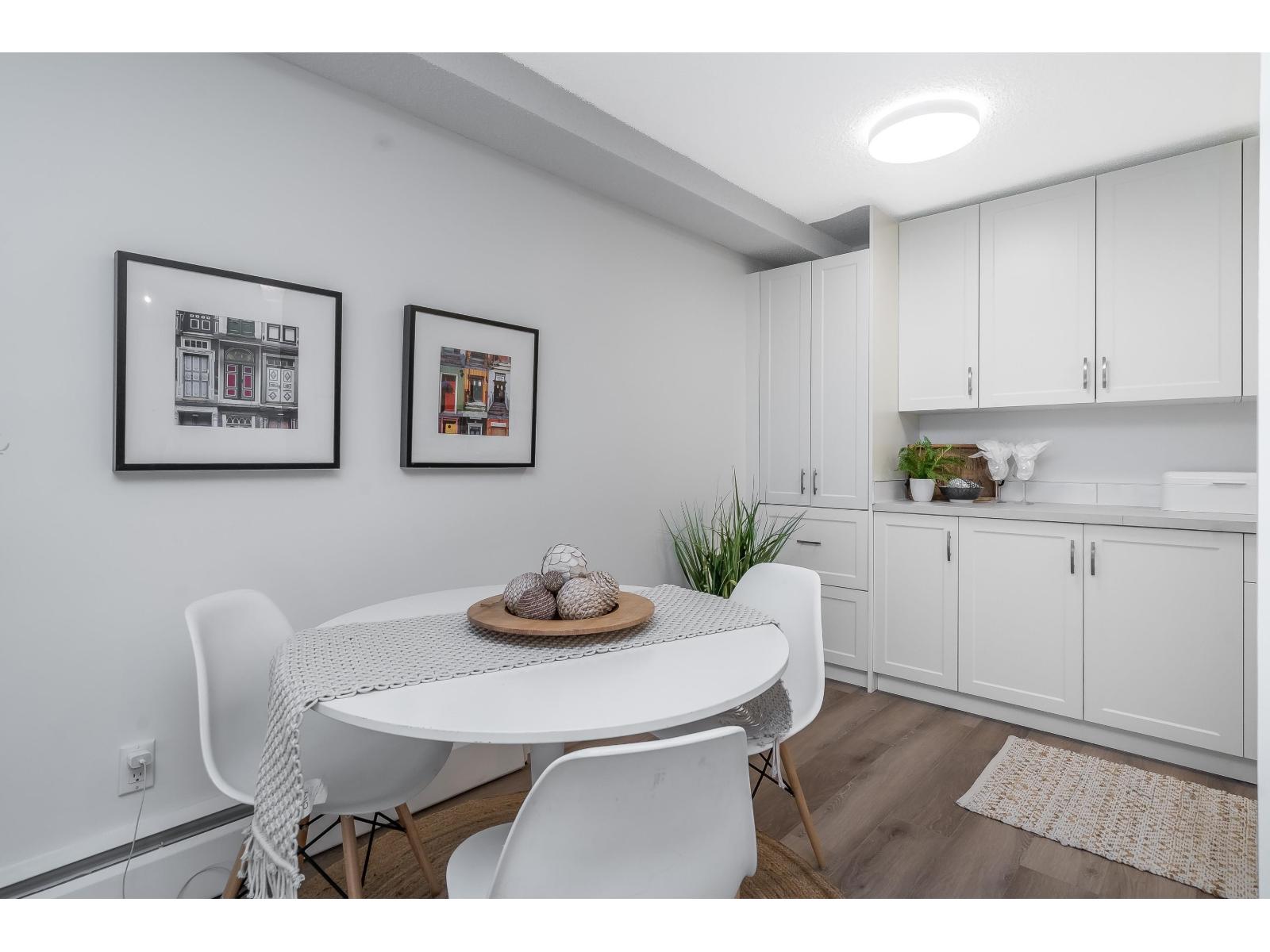 110 15020 North Bluff Road, White Rock, British Columbia  V4B 5A4 - Photo 14 - R3089205